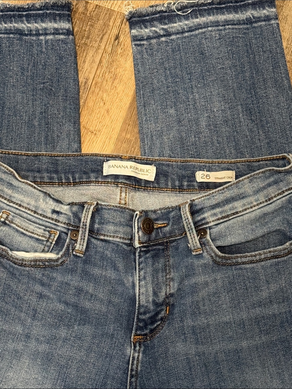 Banana Republic Women's Straight Cropped Frayed Hem Blue Denim Jeans Size 26 - Picture 2 of 5